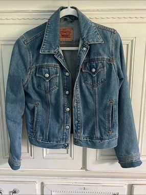 Levi's Blue Denim Jacket - Classic Trucker Style